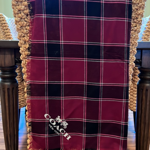 Coach scarf/wrap - Picture 5 of 5